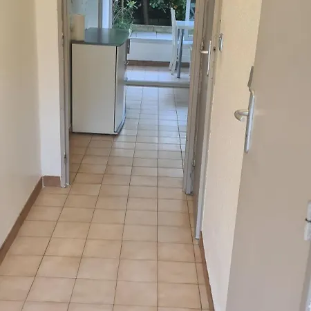 2 Pieces En Rez- De -jardin Апартаменты