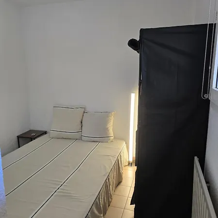 Apartment 2 Pieces En Rez- De -jardin *