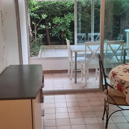 شقة 2 Pieces En Rez- De -jardin Saint-Raphaël