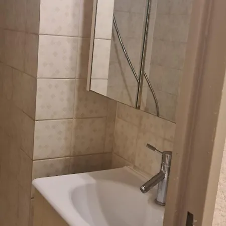 2 Pièces En Rez- De -jardin Appartamento